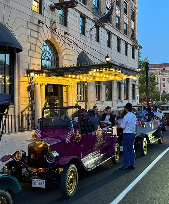 Comfortable Washington DC monuments sightseeing tour with guided narration