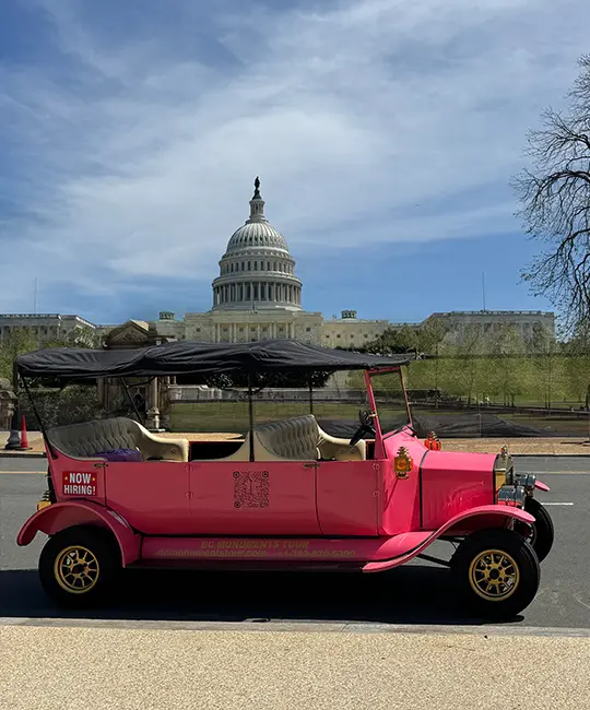 Luxury vintage cart tour of Washington DC monuments with guided sightseeing experience