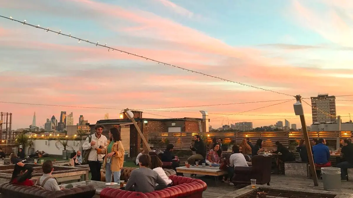 DC rooftop bar sunset couples romantic Washington DC evening