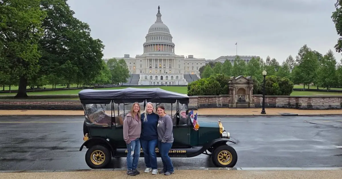 Why Explore the Lincoln Memorial by Private Luxury Vintage Car?